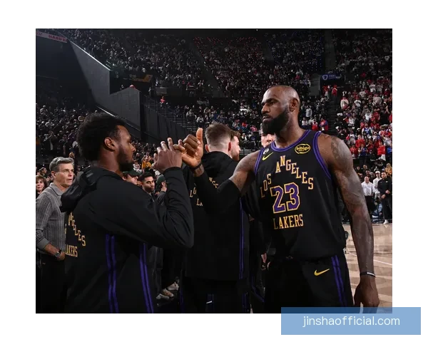 詹姆斯35分9三分创奇迹 近16年首次成队史第一人